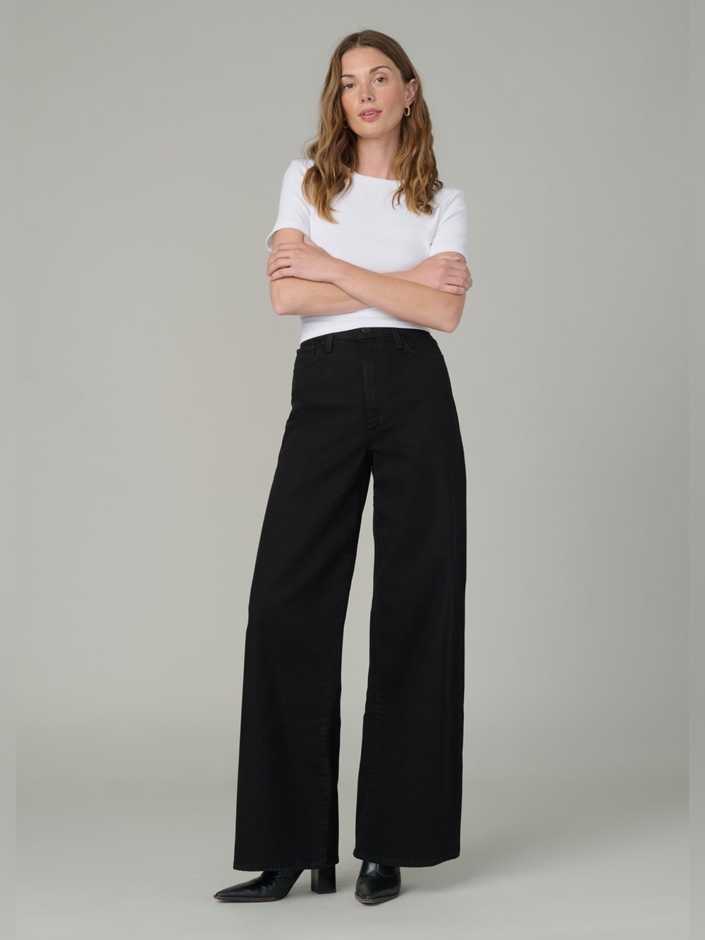 NWT Joe’s Jeans The Mia Petite High Rise Wide Leg Jeans in Black, Size 26